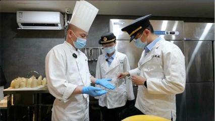 直击后厨，护航食安 多方力量构筑餐饮安全防线